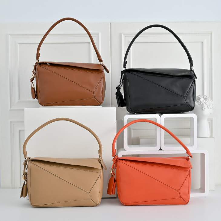 Picture of Loewe Handbags _SKUfw239916346fw